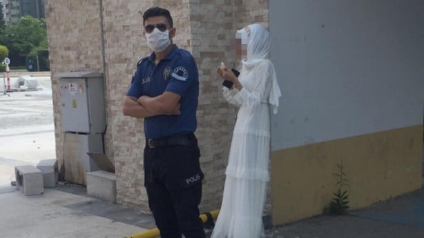 Foto - Nikah salonunu basan polis genç kızı kurtardı