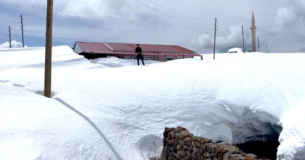 Foto - Nisan ayı biterken yaylalar kar altında! 