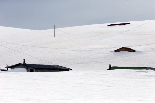Foto - Nisan ayında evler kar altında kaldı