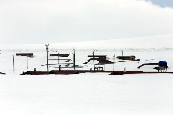 Foto - Nisan ayında evler kar altında kaldı