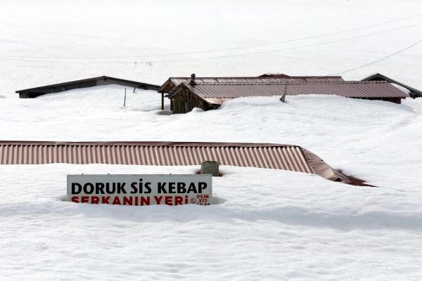 Foto - Nisan ayında evler kar altında kaldı