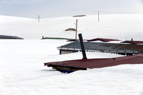 Foto - Nisan ayında evler kar altında kaldı