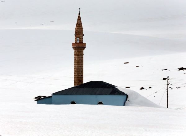 Foto - Nisan ayında evler kar altında kaldı