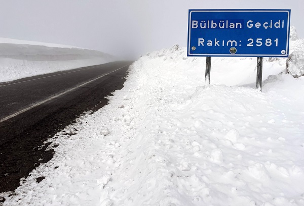 Foto - Nisan ayında kar esareti