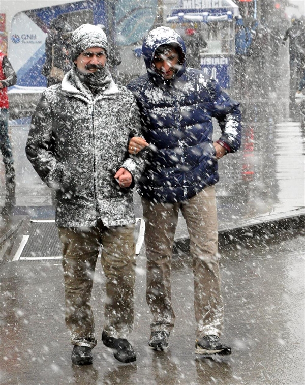 Foto - Nisan ayında kar sürprizi