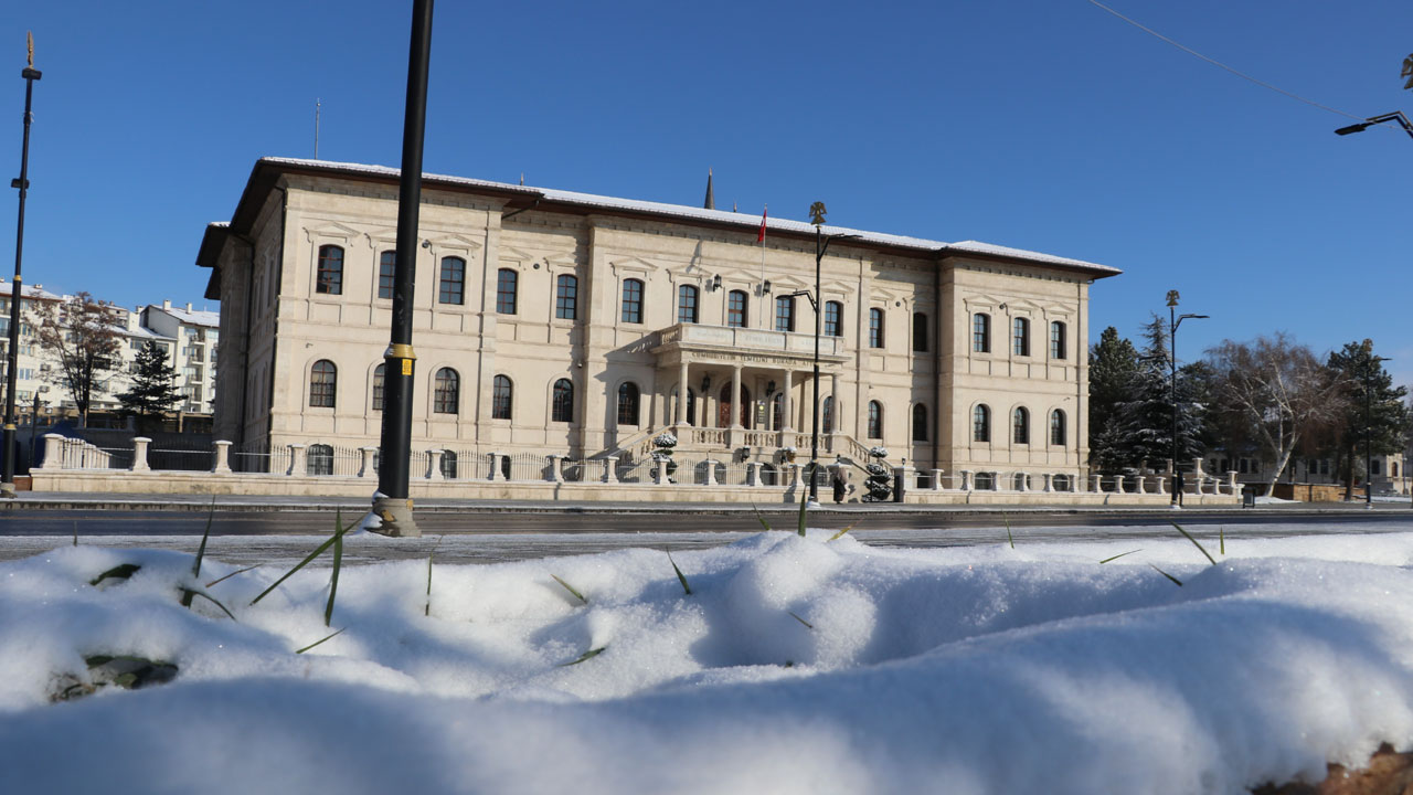 Foto - Nisan ayında kış manzaraları! 90 yılın soğuk rekoru kırıldı
