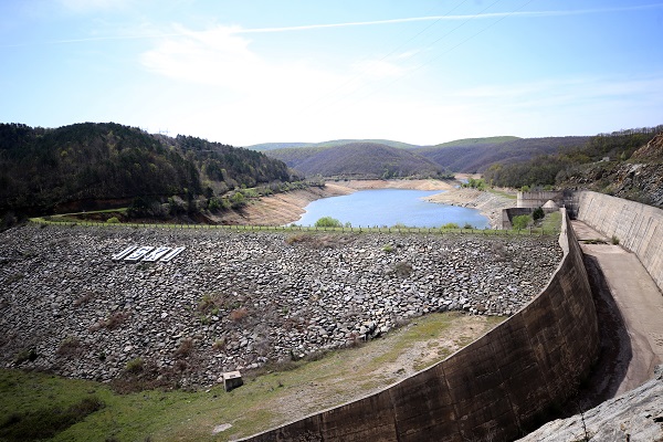 Foto - Nisan yağmurları can suyu oldu! Kuruma noktasına gelen o barajın son hali