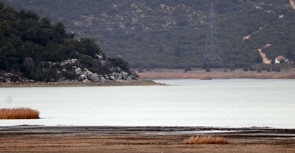 Foto - Nisan yağmurları yağmadı! O göl kuruyor