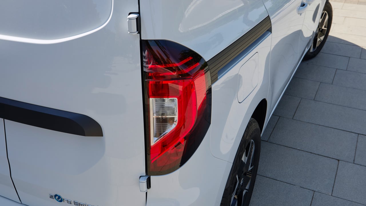 Foto - Nissan Townstar, elektrikli ve benzinli seçenekleriyle sahnede! Fiyatıyla dudak uçuklattı!