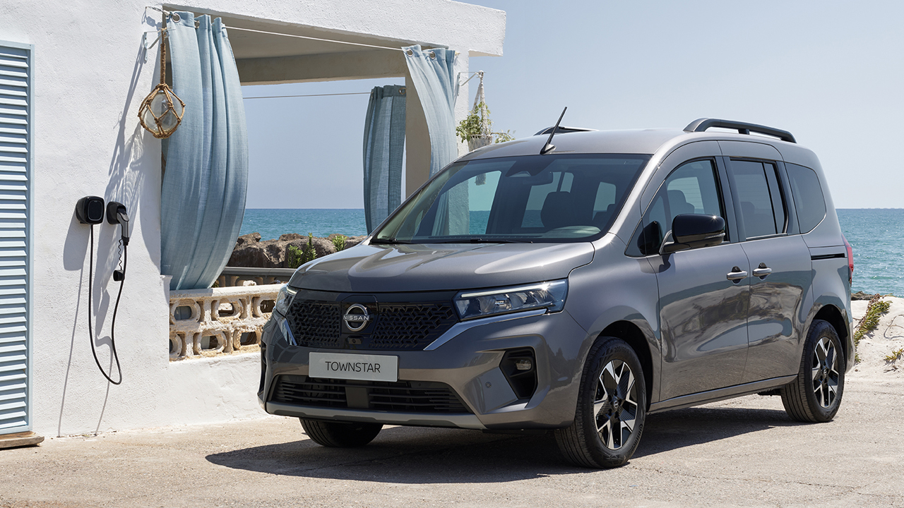 Foto - Nissan Townstar, elektrikli ve benzinli seçenekleriyle sahnede! Fiyatıyla dudak uçuklattı!