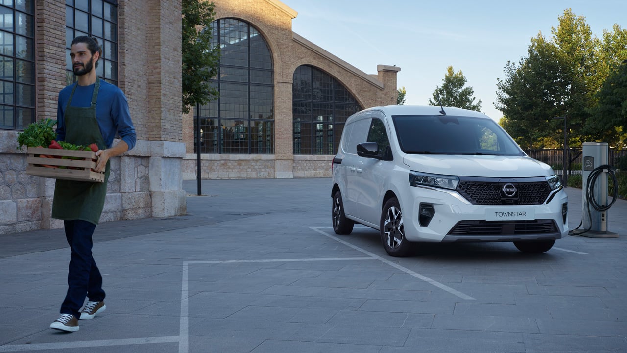 Foto - Nissan Townstar, elektrikli ve benzinli seçenekleriyle sahnede! Fiyatıyla dudak uçuklattı!