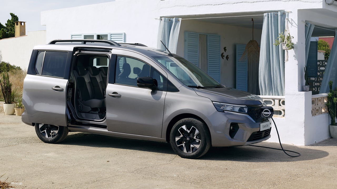 Foto - Nissan Townstar, elektrikli ve benzinli seçenekleriyle sahnede! Fiyatıyla dudak uçuklattı!