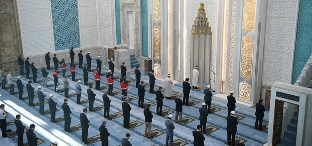 Foto - Normalde 1 buçuk saat süren Cuma namazı o ilimizde 20 dakikada kılınacak
