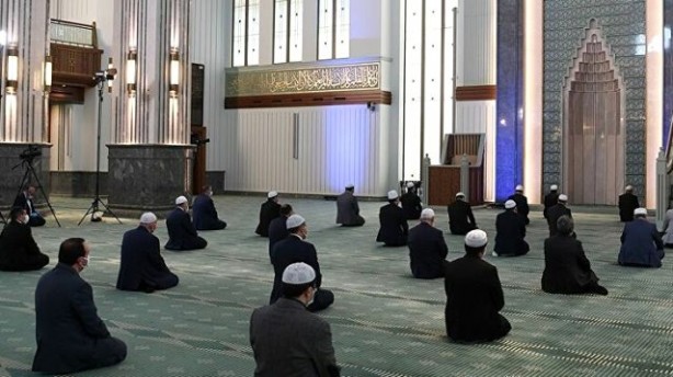 Normalde 1 buçuk saat süren Cuma namazı o ilimizde 20 dakikada kılınacak