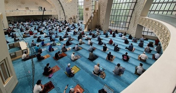 Foto - Normalde 1 buçuk saat süren Cuma namazı o ilimizde 20 dakikada kılınacak