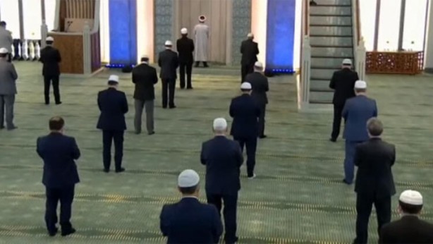 Foto - Normalde 1 buçuk saat süren Cuma namazı o ilimizde 20 dakikada kılınacak