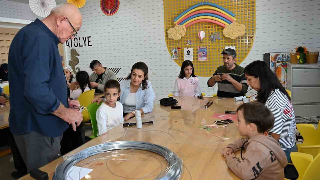 Foto - Nostaljik oyuncak geleceğe taşındı: 69 yaşındaki Ali Rıza Dede çocuklara tel araba yapmayı öğretti