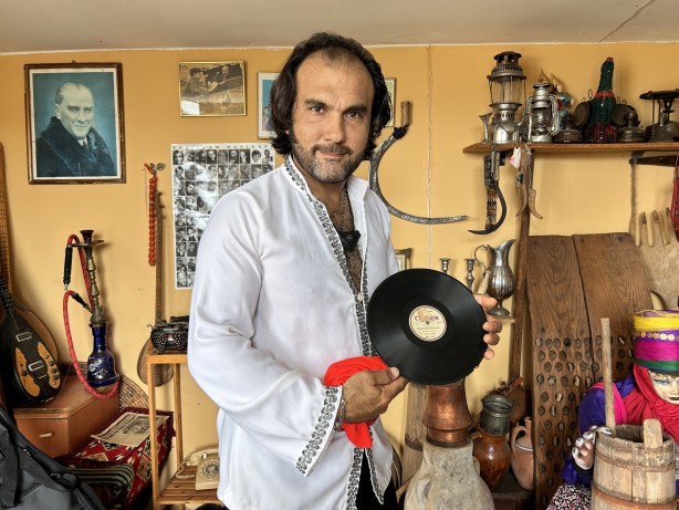 Foto - Nostaljiyi sokaklarda yaşatıyor! İşte karşınızda Hataylı Kara Murat