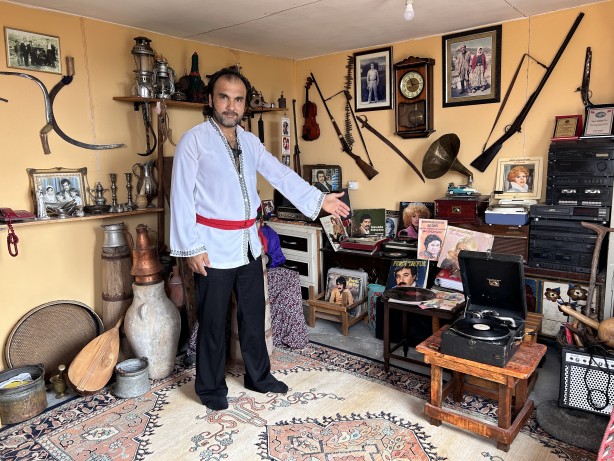 Foto - Nostaljiyi sokaklarda yaşatıyor! İşte karşınızda Hataylı Kara Murat