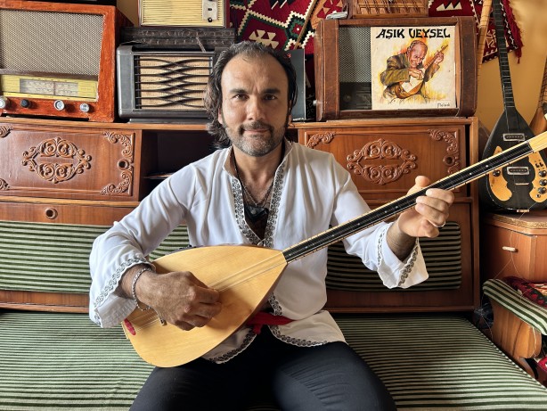 Foto - Nostaljiyi sokaklarda yaşatıyor! İşte karşınızda Hataylı Kara Murat