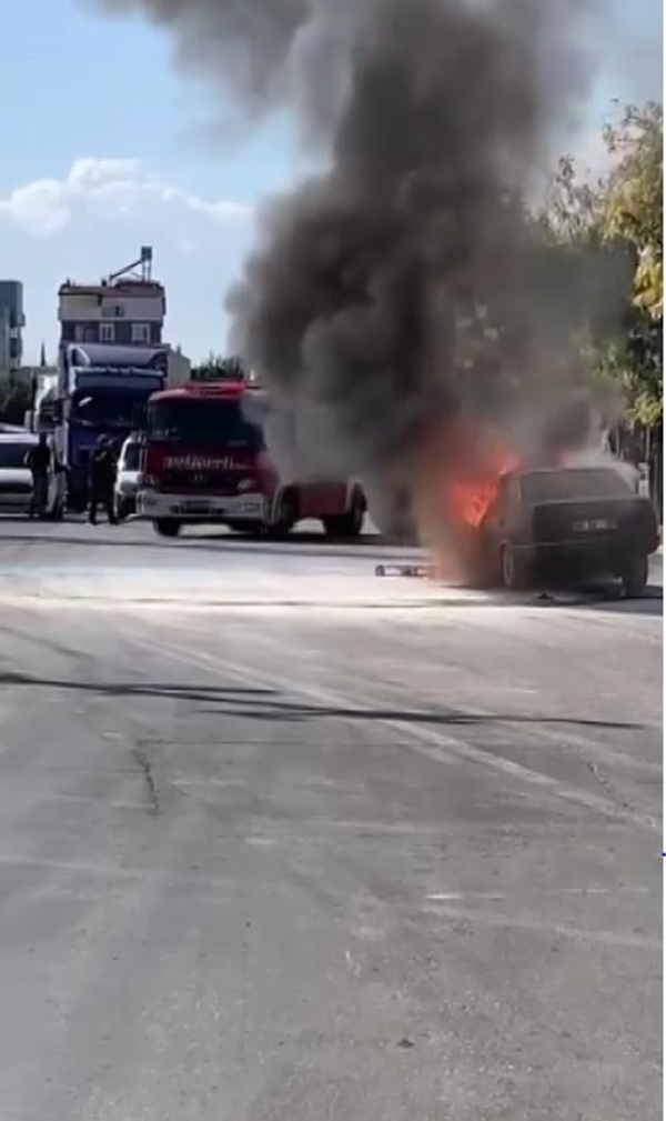 Foto - Noter yolunda olanlara bakın! Arabanın taliplisi direkten döndü