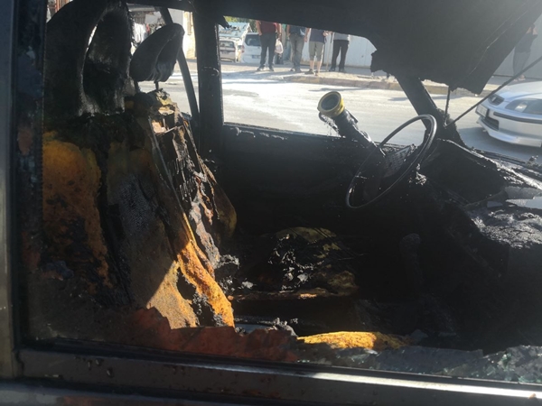 Foto - Noter yolunda olanlara bakın! Arabanın taliplisi direkten döndü