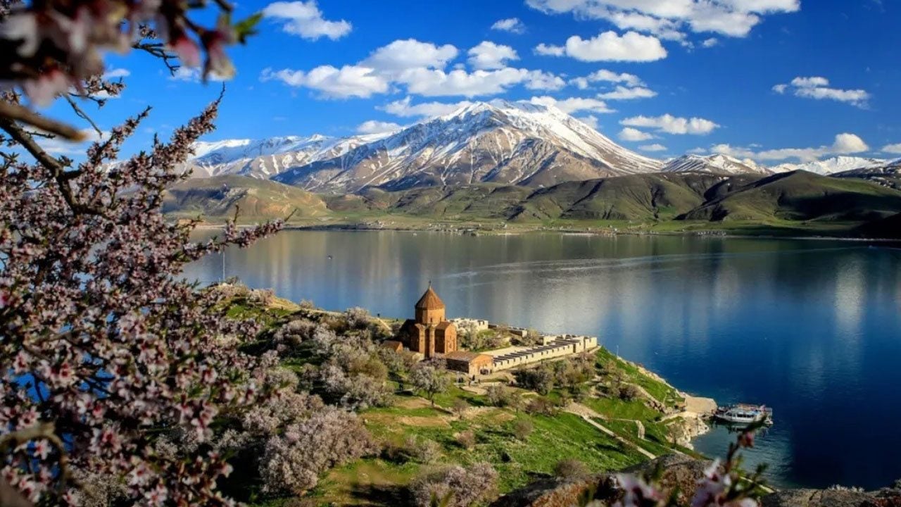 Foto - Nuh Tufanı iddiasına arkeologdan dikkat çeken cevap! Van Gölü’nün altında 11 bin yıllık şehir mi var? 
