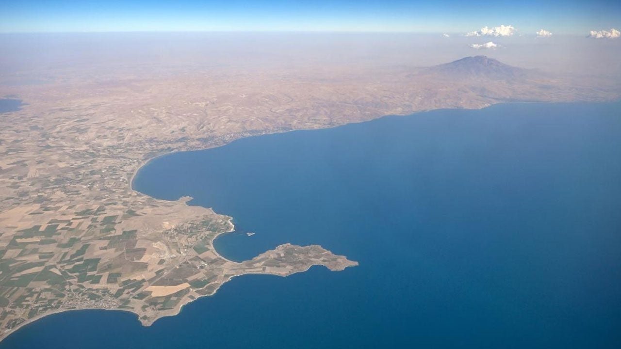 Foto - Nuh Tufanı iddiasına arkeologdan dikkat çeken cevap! Van Gölü’nün altında 11 bin yıllık şehir mi var? 