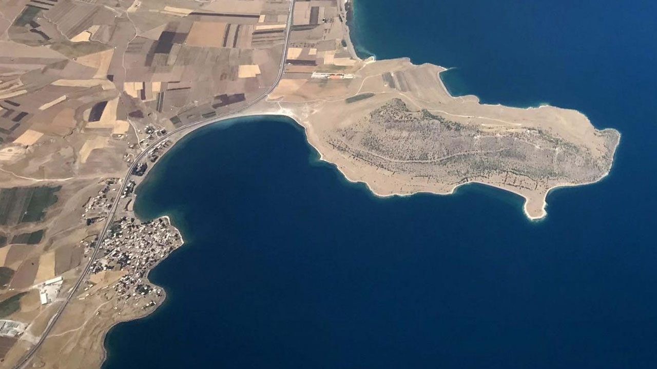 Foto - Nuh Tufanı iddiasına arkeologdan dikkat çeken cevap! Van Gölü’nün altında 11 bin yıllık şehir mi var? 