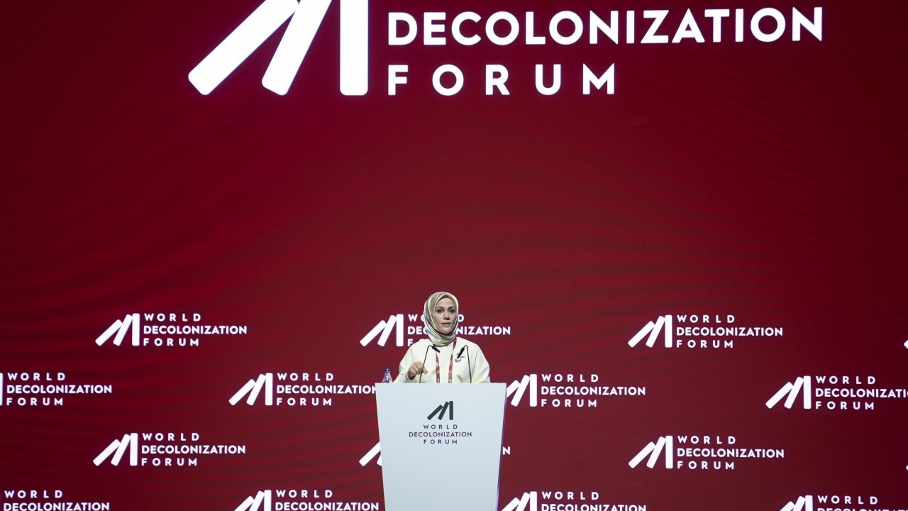 NUN Eğitim ve Kültür Vakfı Yönetim Kurulu Başkanı Esra Albayrak, 'World Decolonization Forum'da konuştu