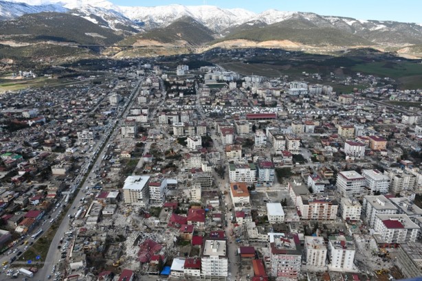 Nurdağı depremlerde ağır hasar gördü! Havadan görüntülendi