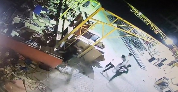 Foto - O anlar böyle kaydedildi! Hırsızlar çuval çuval çaldı... 