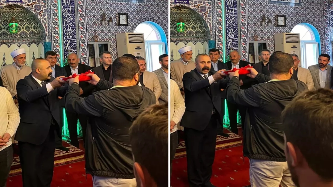 O anlar, İstanbul’da bir camide kaydedildi! Tekbirler eşliğinde altından geçtiler! İlginç görüntülerin sebebi bakın ne çıktı