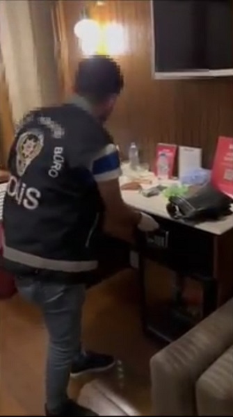 Foto - O anlar kameralara yansıdı! İstanbul’da film gibi dolandırıcılık