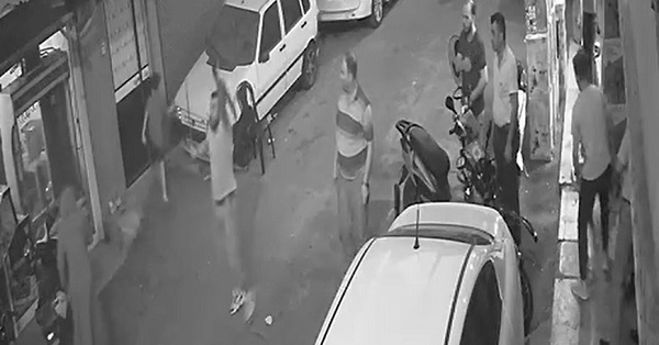 O anlar kameraya yansıdı! Aksiyon filmlerini aratmayan kavga