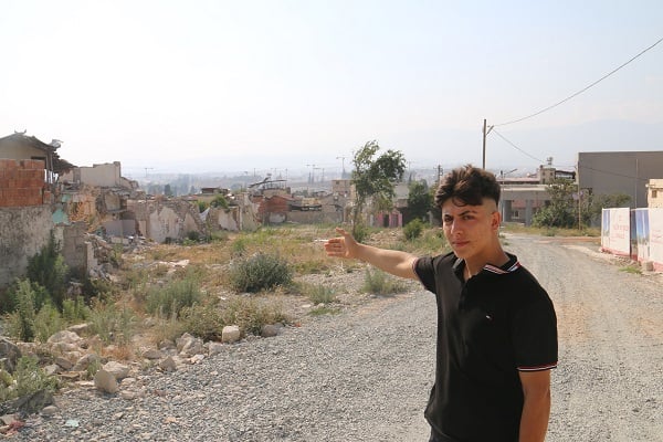 Foto - O anlar objektiflere yansıdı! Yaşlı kadının başıboş sokak köpekleriyle imtihanı