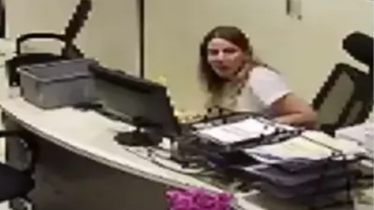 O anlarda kamera kayıttaydı! Konya’daki depreme yakalanan kadının yaptığı şey "Allah akıl fikir versin" dedirtti