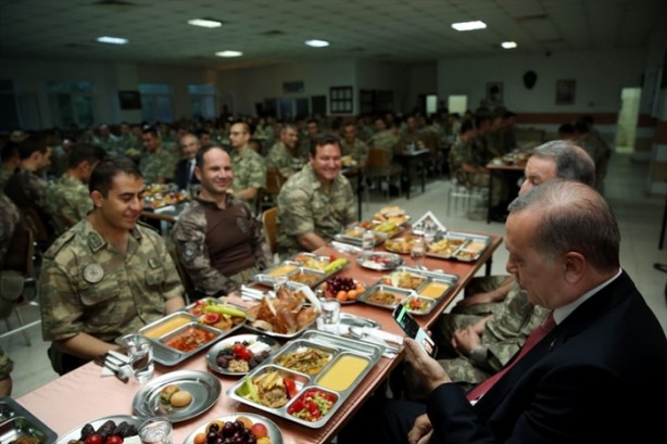 Foto - O asker bakın kimmiş!