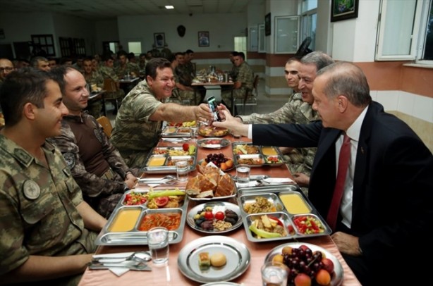 Foto - O asker bakın kimmiş!