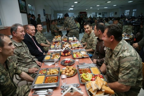 Foto - O asker bakın kimmiş!