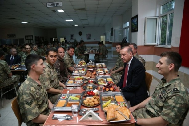 Foto - O asker bakın kimmiş!
