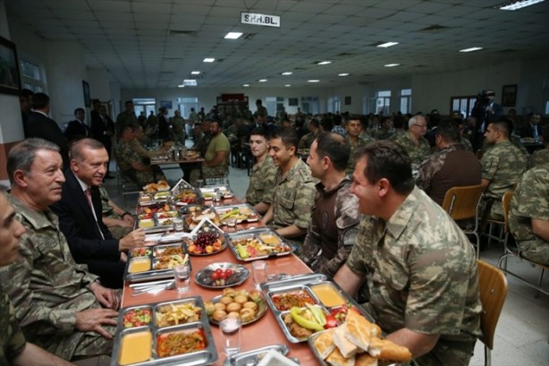 Foto - O asker bakın kimmiş!