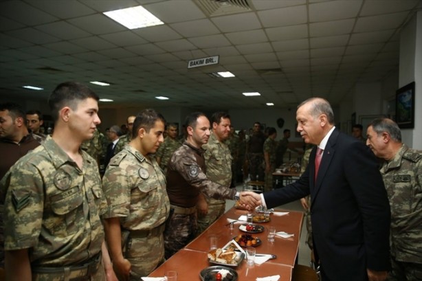 Foto - O asker bakın kimmiş!