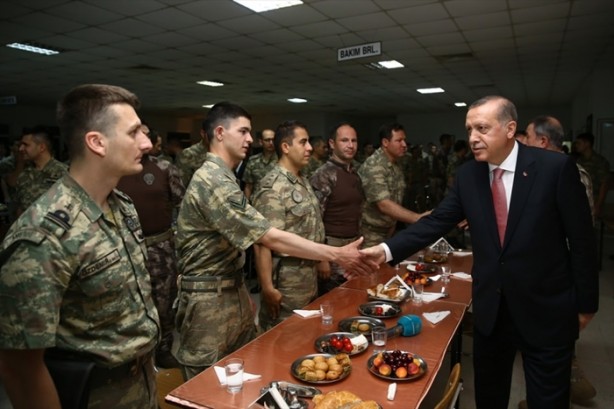 Foto - O asker bakın kimmiş!
