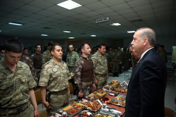 Foto - O asker bakın kimmiş!