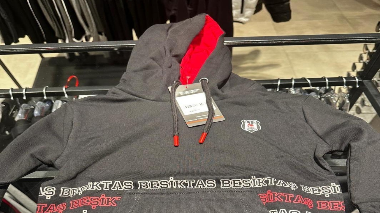 O bakanlık, Beşiktaş’ın sweatshirt’lerini toplatma kararı aldı! Sebebi ağızları açık bıraktı! Yok artık daha neler