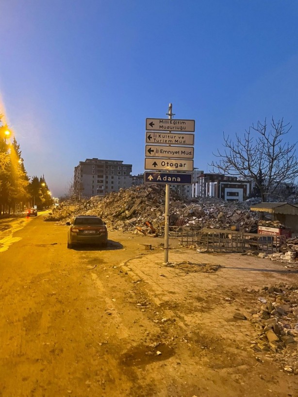 Foto - O caddelerde artık acının izleri var! Maraş, hâlen enkazlarda atan 'kahraman kalp' arayışında