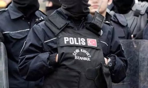 "O delikanlı kahraman Türk polisi gelsin beni sorguya alsın" "Artistliği o zaman da yaptık, şimdi de yapıyoruz" 