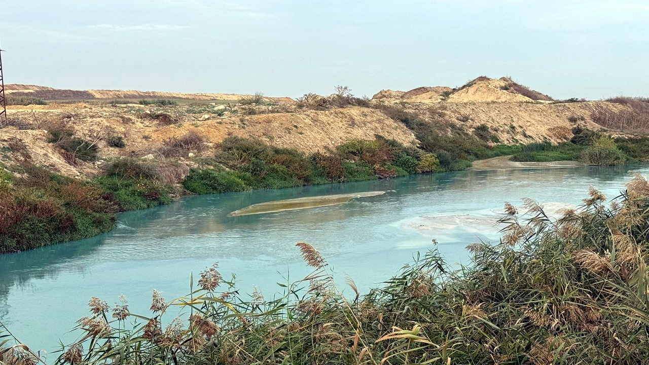 Foto - O derenin rengi turkuaza döndü!