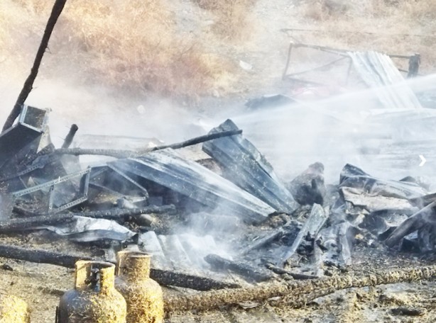 Foto - O filmin çekimleri sürerken köyde yangın çıktı